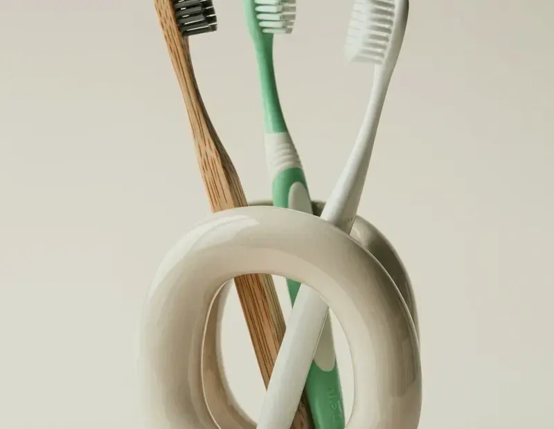 Sculptural Ceramic Toothbrush Holder for a Clutter-Free Bathroom Vanity